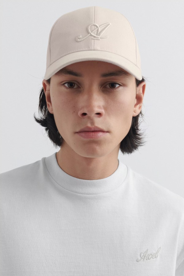 Signature Pet Axel Arigato Ecru