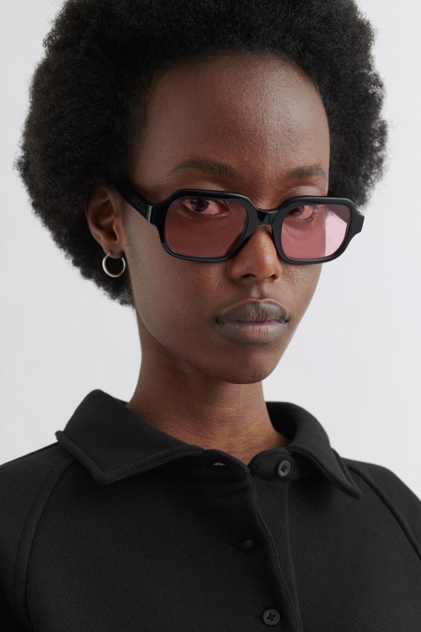 Axel Arigato Zwart Roze Nova Zonnebril