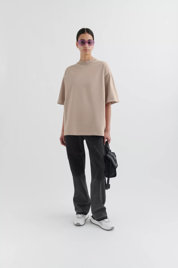 Formule Oversized T-shirt Licht Taupe Axel Arigato