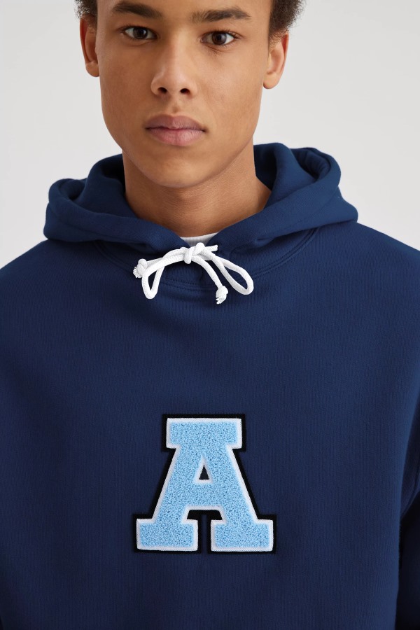Catch Hoodie Axel Arigato Marineblauw