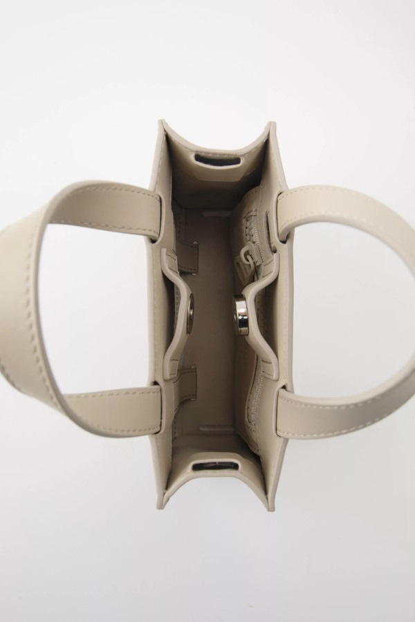 Axel Arigato Trait Monogram Leren Tas Lichtbeige