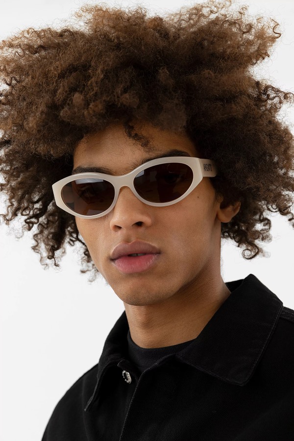 Tonia Cat-eye Zonnebril Melkachtig Perzik Bruin Axel Arigato