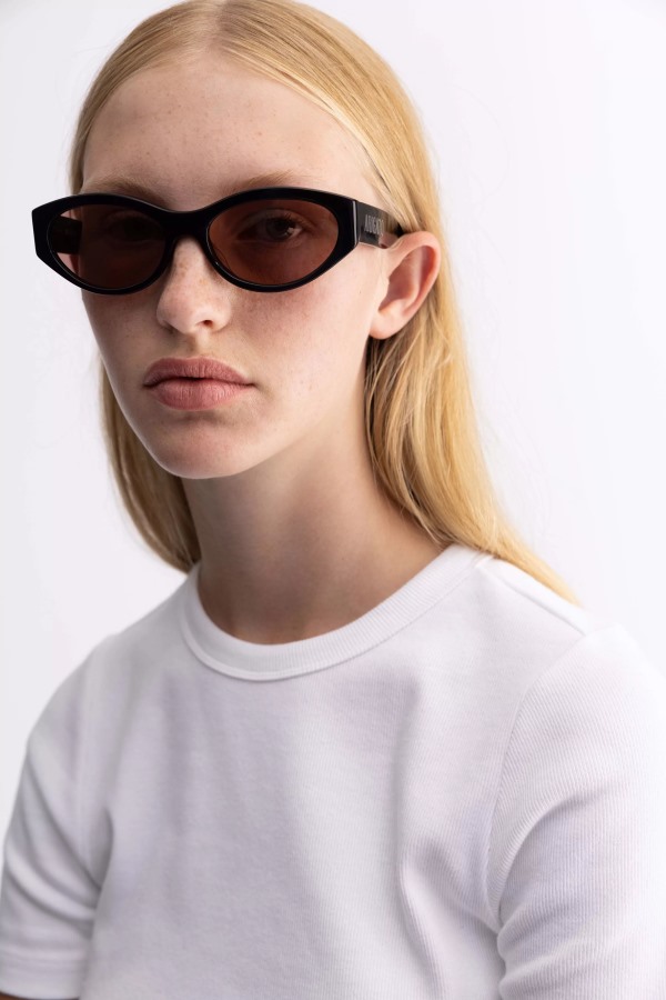 Axel Arigato Tonia Cat-eye Zonnebril Zwart Dark Blush