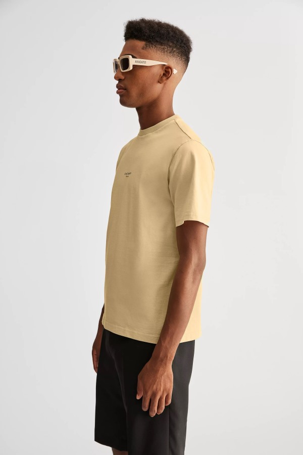 Focus Logo T-shirt Naturel Geel Axel Arigato