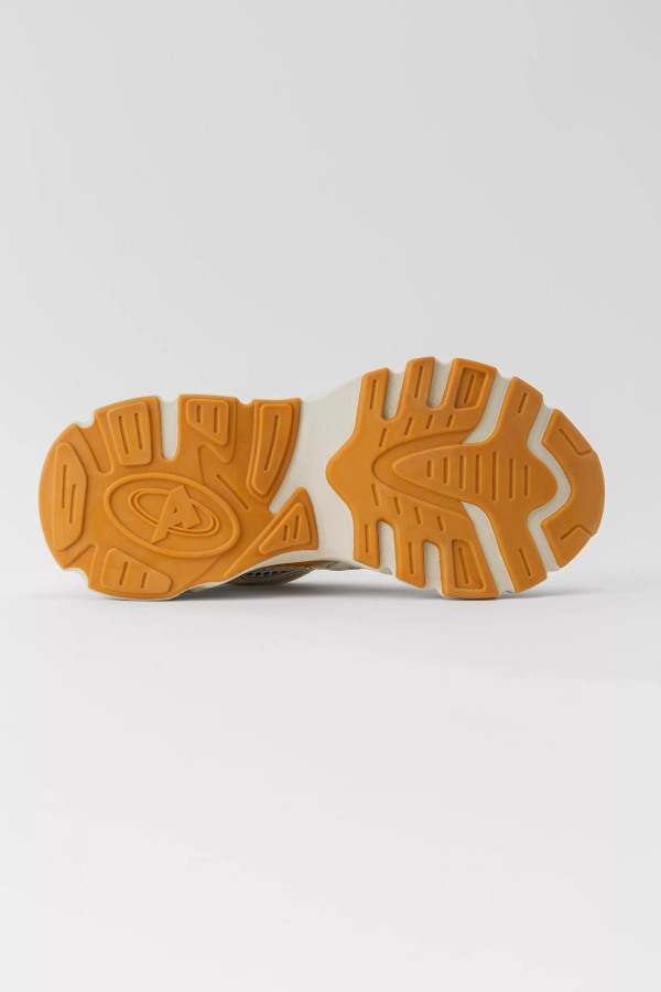 Marathonloper Wit Oranje Axel Arigato