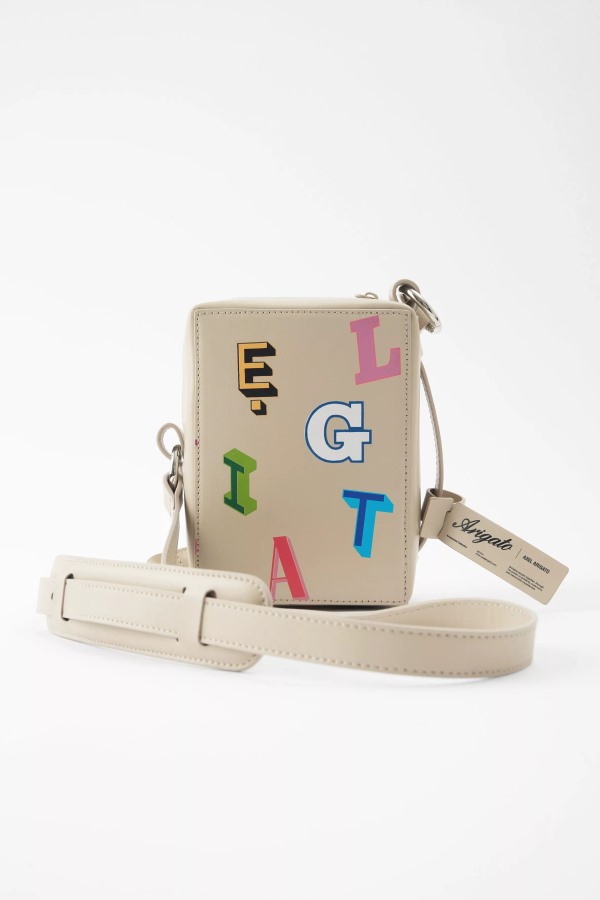 Kubieke Monogram Leren Etui Axel Arigato Lichtbeige