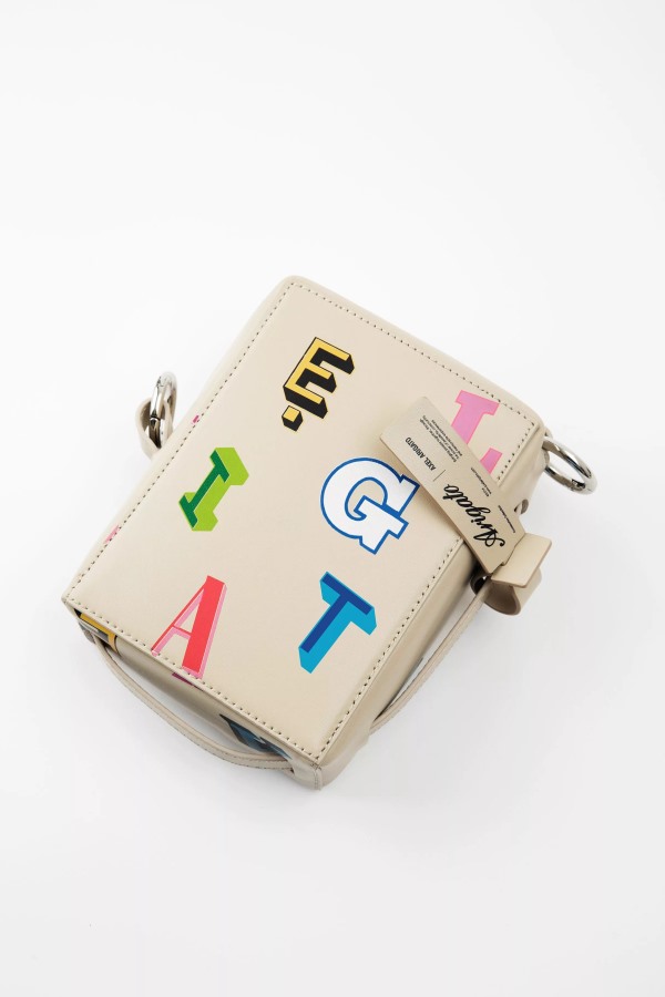 Kubieke Monogram Leren Etui Axel Arigato Lichtbeige