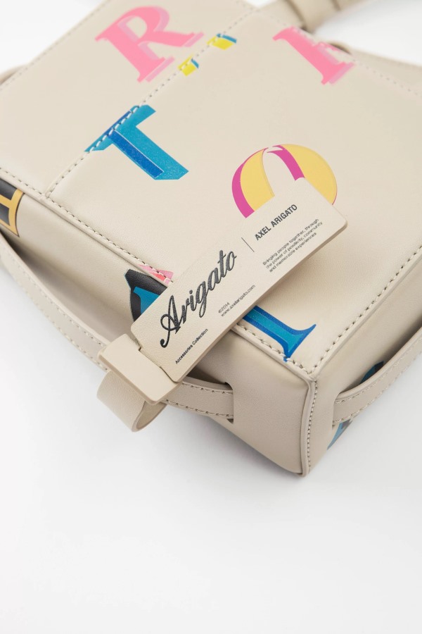 Kubieke Monogram Leren Etui Axel Arigato Lichtbeige