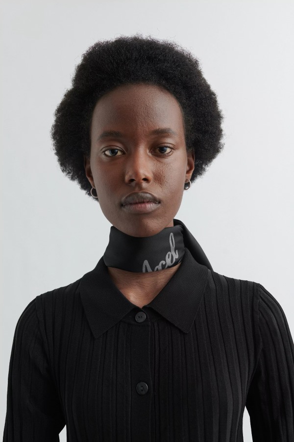 Axel Arigato Zwarte Vulkanische As Kenmerkende Zijden Sjaal