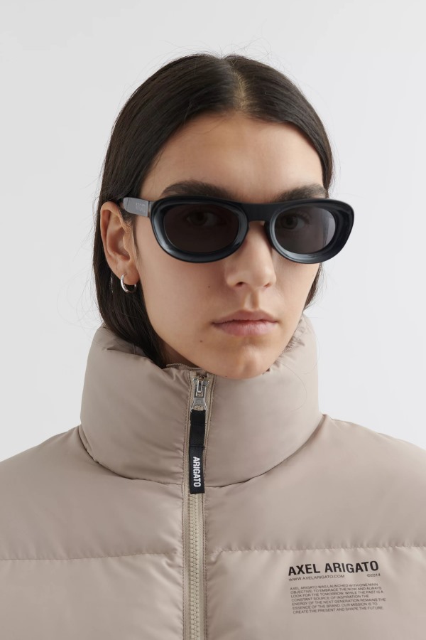 Axel Arigato Echo Zonnebril Zwart