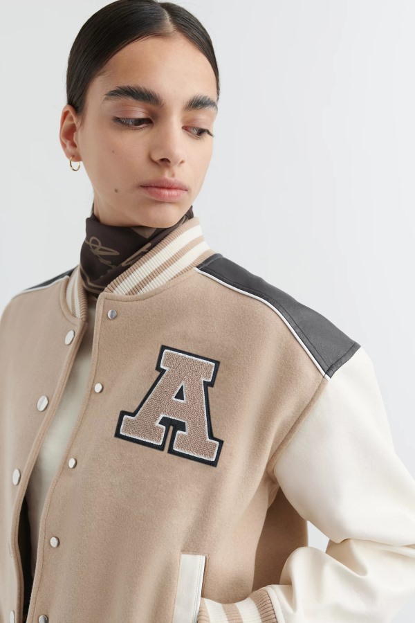 Ivy Varsity Jas Lichtbeige Zwart Axel Arigato