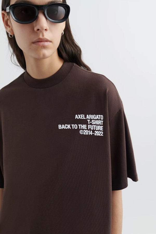Tijdperk T-shirt Axel Arigato Donkerbruin