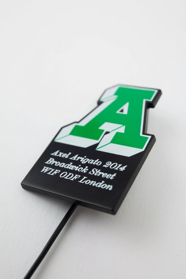 London A Pin Heldergroen Axel Arigato