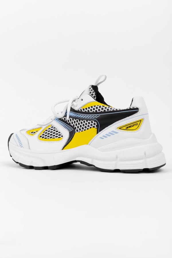 Marathonloper Witte Axel Arigato