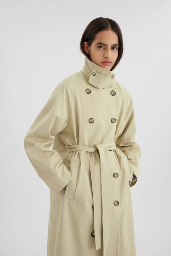Globe Trenchcoat Naturel Geel Axel Arigato