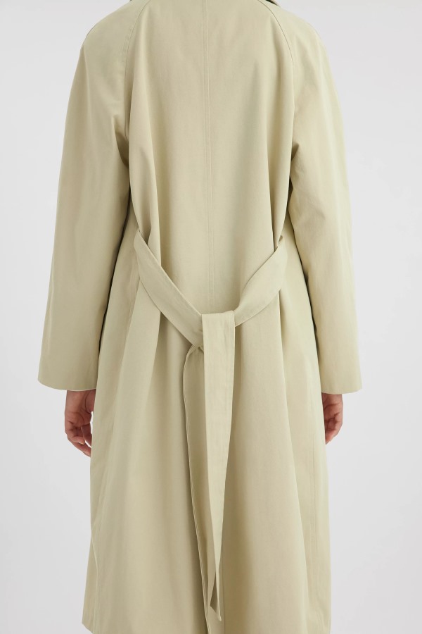 Globe Trenchcoat Naturel Geel Axel Arigato
